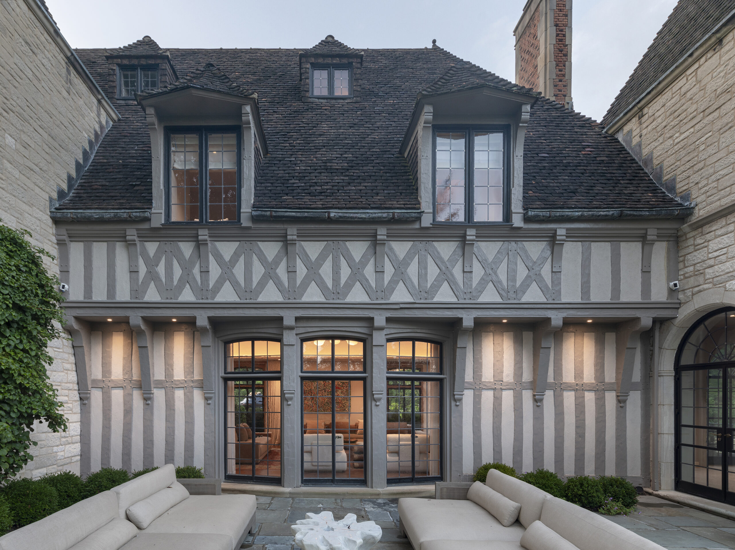 French Provincial | Saniee Architects LLC  Photo: David Sundburg/ESTO